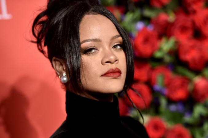 Rihanna Officially Becomes A Billionaire At Age 33 Rihanna Officially Becomes A Billionaire At Age 33