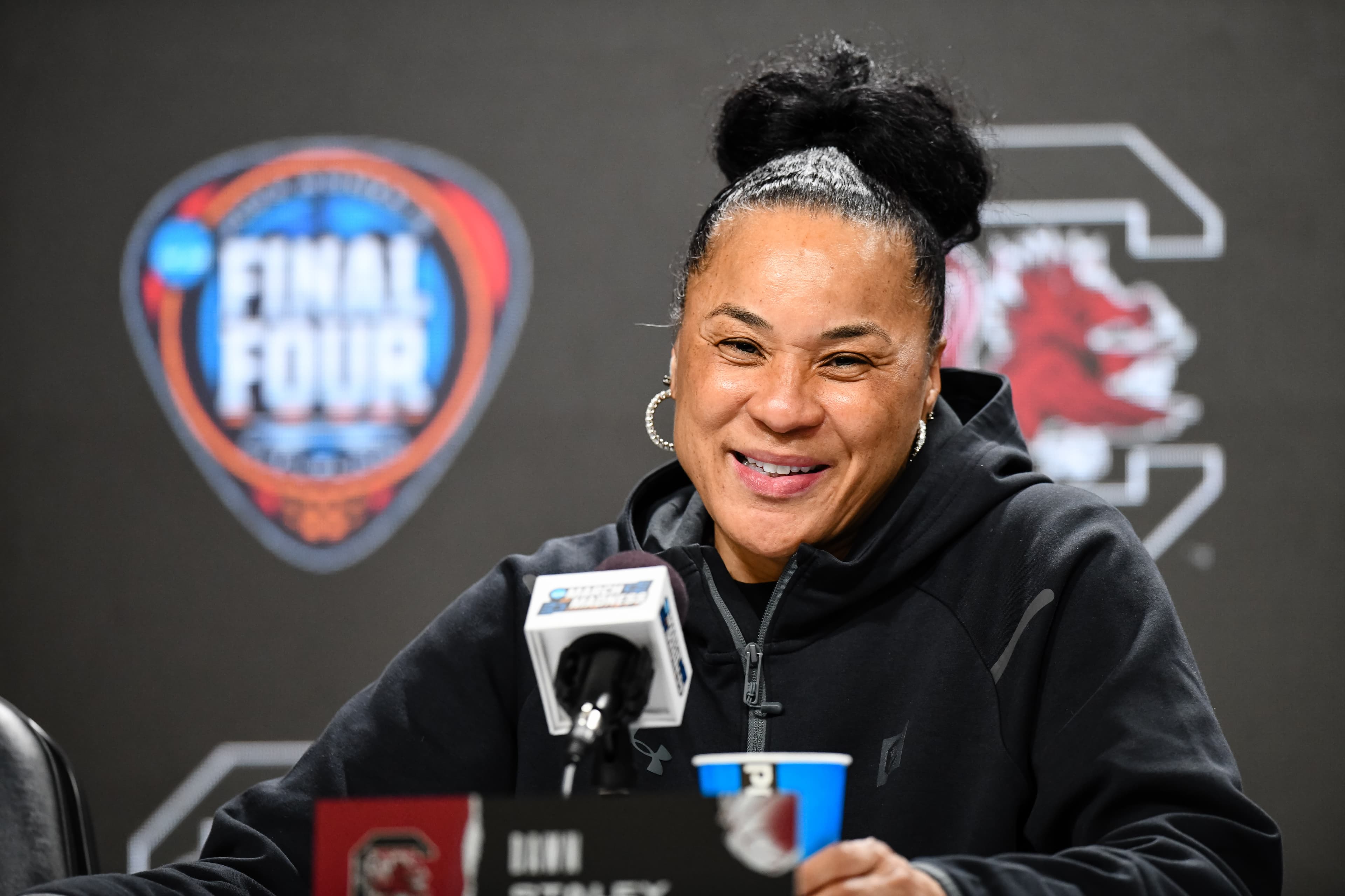 Dawn Staley: A Basketball Powerhouse Whose Net Worth Reflects Her Legacy Dawn Staley: A Basketball Powerhouse Whose Net Worth Reflects Her Legacy