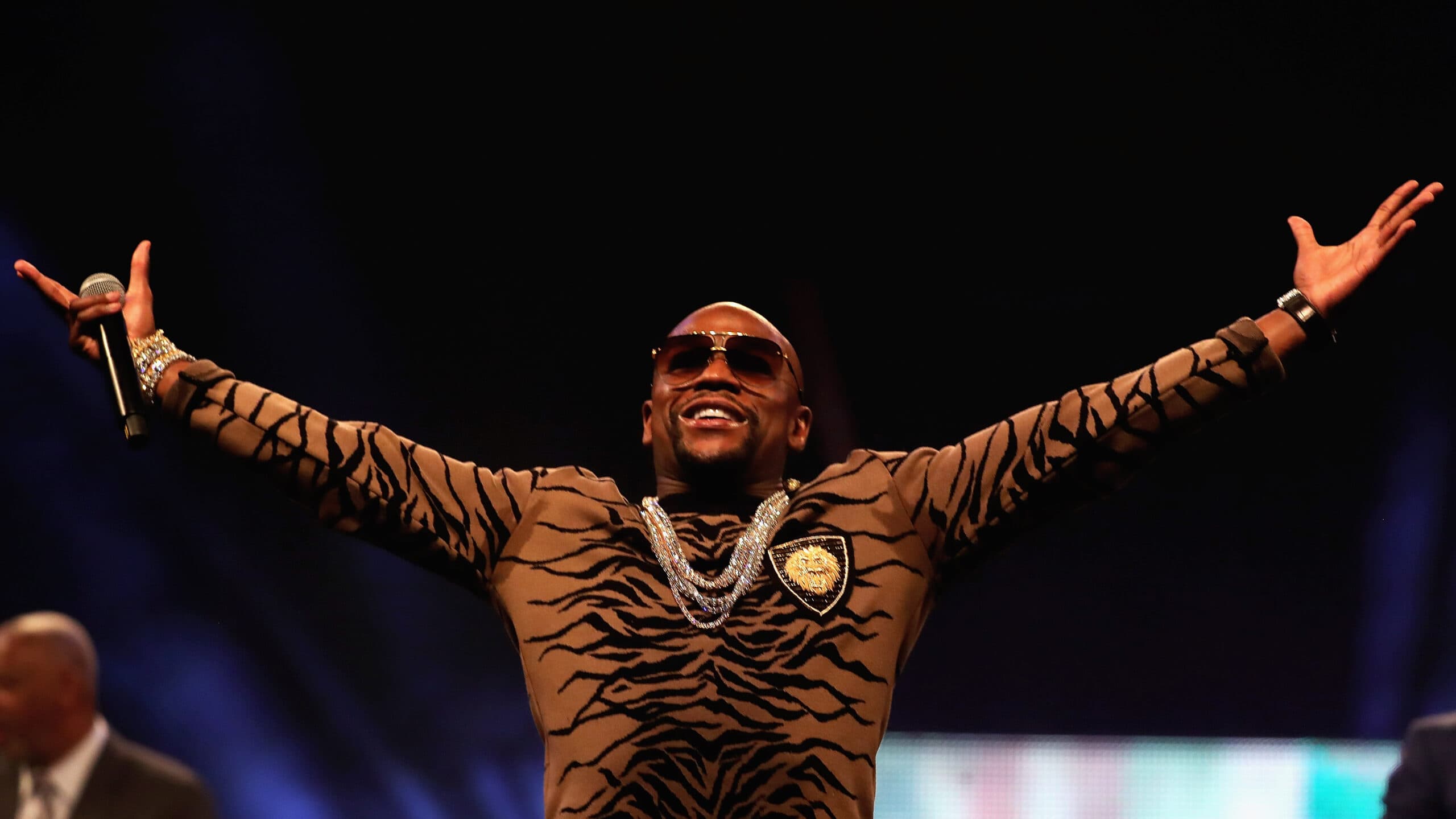 Floyd Mayweather’s $400 Million Net Worth Allows Him To Bless His Family